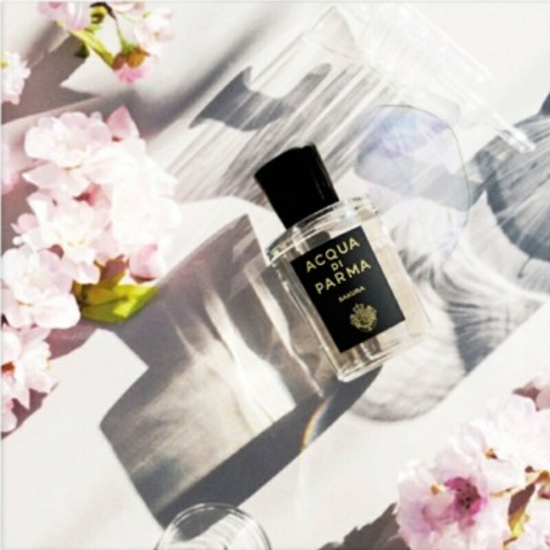 ネコポス速達!アクア ディ パルマ サクラ オーデパルファム 1.5ml 外箱なし・OPP包装あり ミニサイズ 特製サイズ イタリア製 香水 フレグランス エレガントなムスクベース ロングラスティング 名脇役の存在感 サンバックジャスミンの魅惑的な調和 ACQUA DI PARMA - 画像 (2)